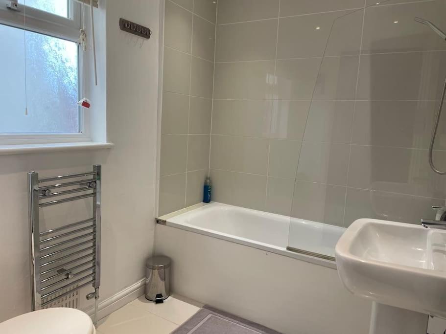 Entire Ground Floor Apartment In Watford מראה חיצוני תמונה