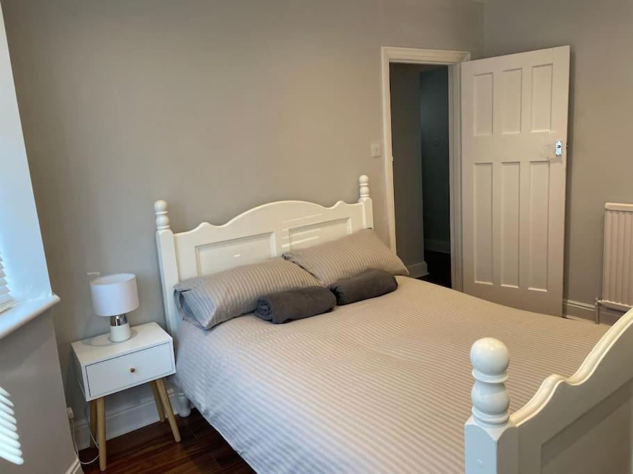 Entire Ground Floor Apartment In Watford מראה חיצוני תמונה
